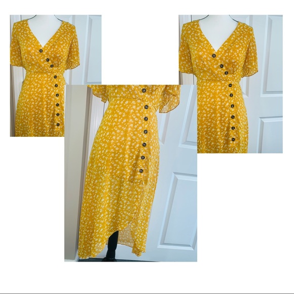 Lulus Dresses & Skirts - Lulus Flowery Dress